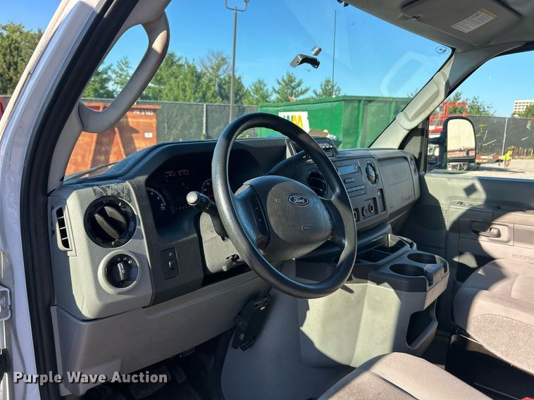 image for item EK8257 2018 Ford E350 Super Duty utility van