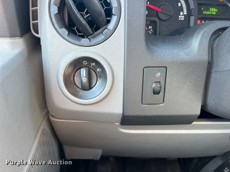 image for item EK8257 2018 Ford E350 Super Duty utility van