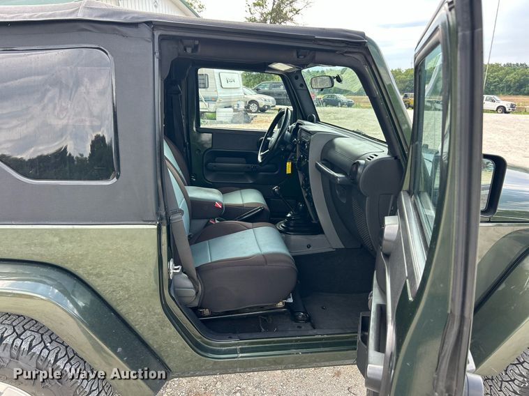 image for item EK8259 2007 Jeep Wrangler Sahara SUV