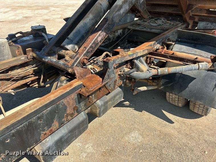 image for item EK8294 2006 GMC C5500 Crew Cab dump flatbed truck