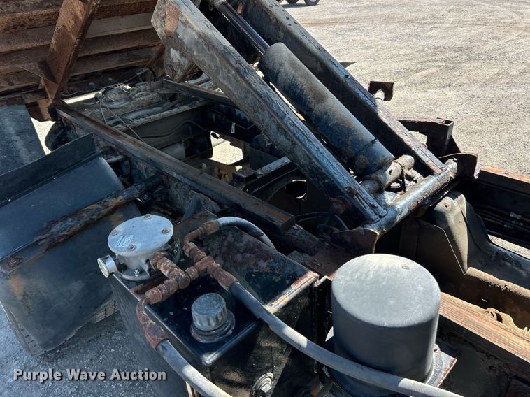 image for item EK8294 2006 GMC C5500 Crew Cab dump flatbed truck