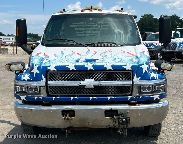 image for item EK8296 2006 Chevrolet C5500 Crew Cab flatbed truck