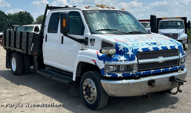 image for item EK8296 2006 Chevrolet C5500 Crew Cab flatbed truck