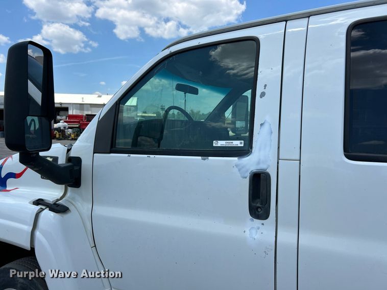 image for item EK8296 2006 Chevrolet C5500 Crew Cab flatbed truck