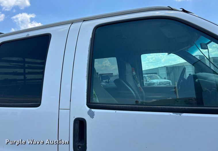 image for item EK8296 2006 Chevrolet C5500 Crew Cab flatbed truck