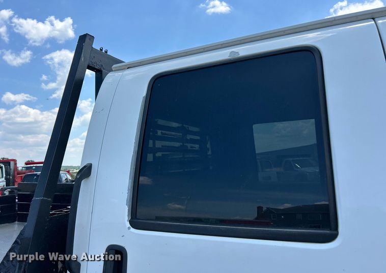 image for item EK8296 2006 Chevrolet C5500 Crew Cab flatbed truck