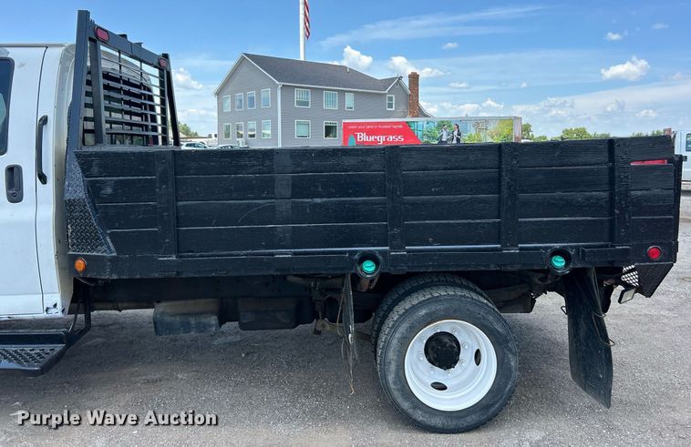 image for item EK8296 2006 Chevrolet C5500 Crew Cab flatbed truck