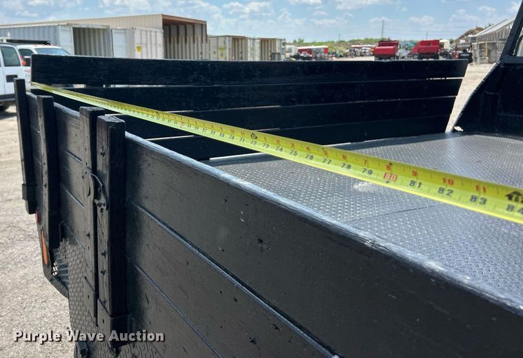 image for item EK8296 2006 Chevrolet C5500 Crew Cab flatbed truck