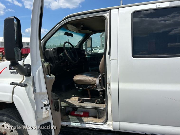 image for item EK8296 2006 Chevrolet C5500 Crew Cab flatbed truck