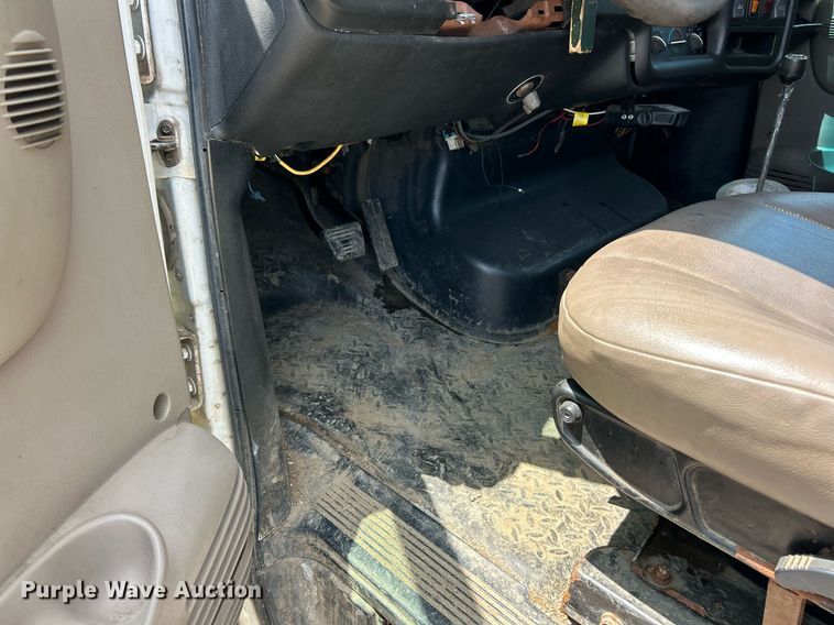 image for item EK8296 2006 Chevrolet C5500 Crew Cab flatbed truck