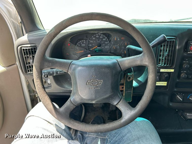 image for item EK8296 2006 Chevrolet C5500 Crew Cab flatbed truck