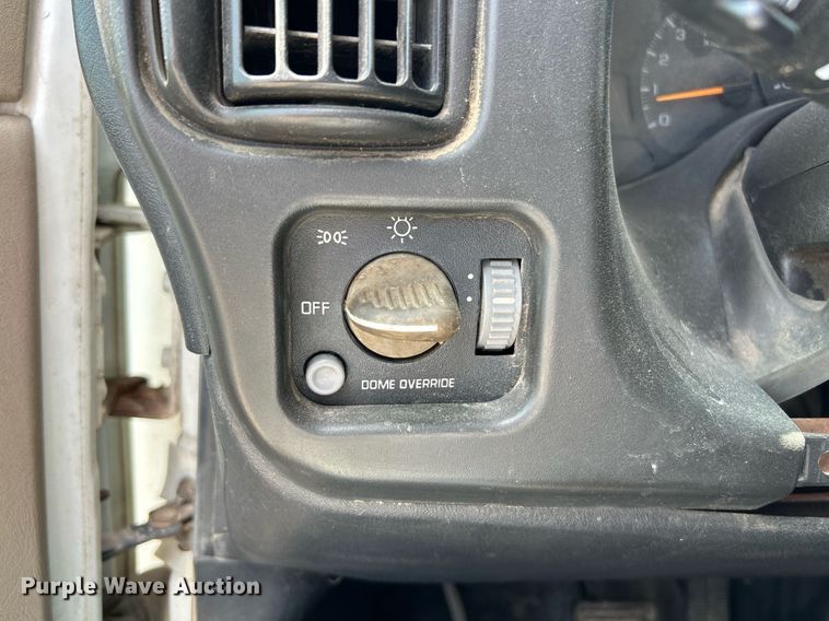 image for item EK8296 2006 Chevrolet C5500 Crew Cab flatbed truck