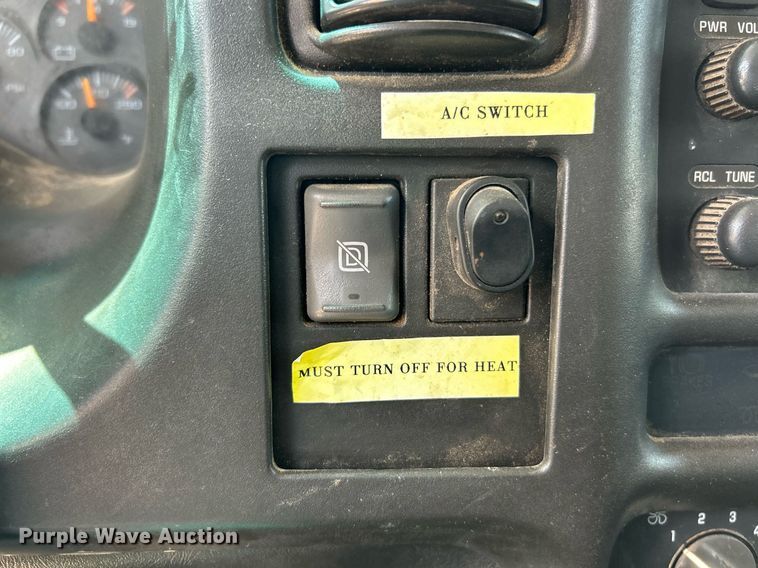 image for item EK8296 2006 Chevrolet C5500 Crew Cab flatbed truck