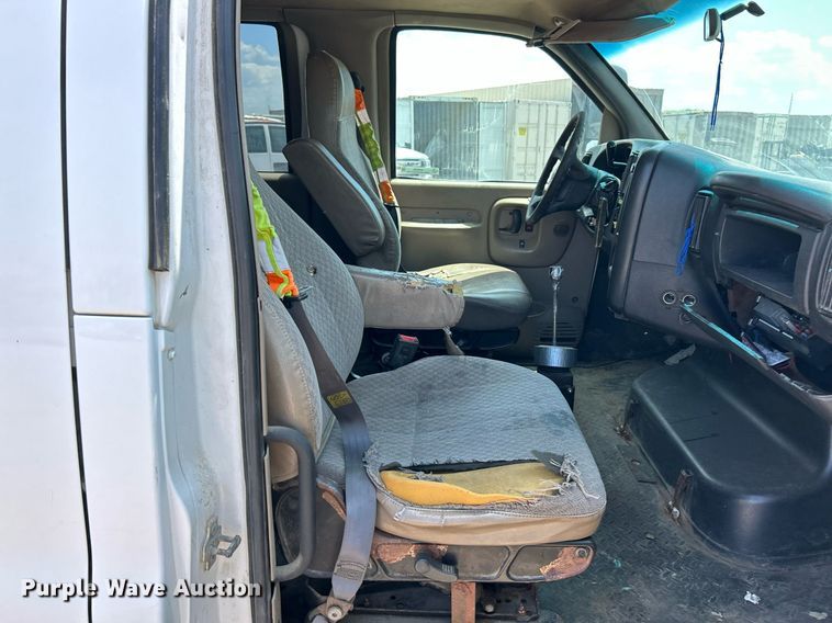 image for item EK8296 2006 Chevrolet C5500 Crew Cab flatbed truck