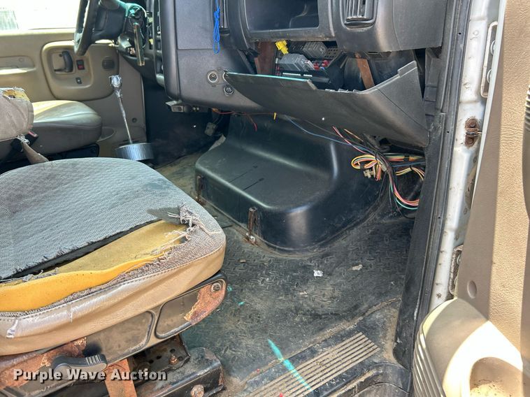 image for item EK8296 2006 Chevrolet C5500 Crew Cab flatbed truck