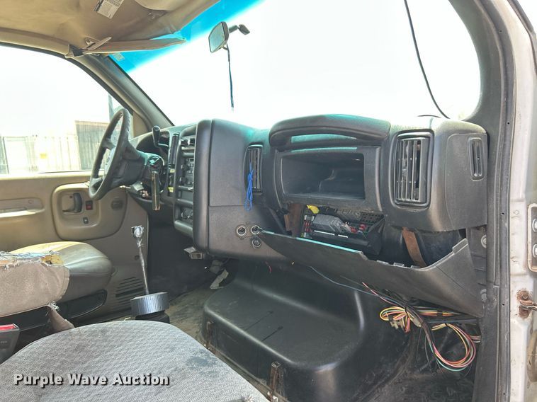 image for item EK8296 2006 Chevrolet C5500 Crew Cab flatbed truck