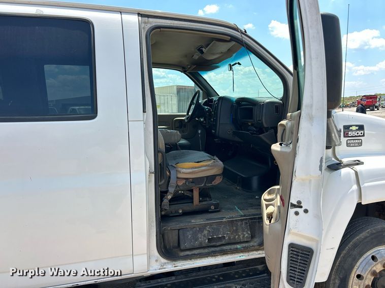 image for item EK8296 2006 Chevrolet C5500 Crew Cab flatbed truck