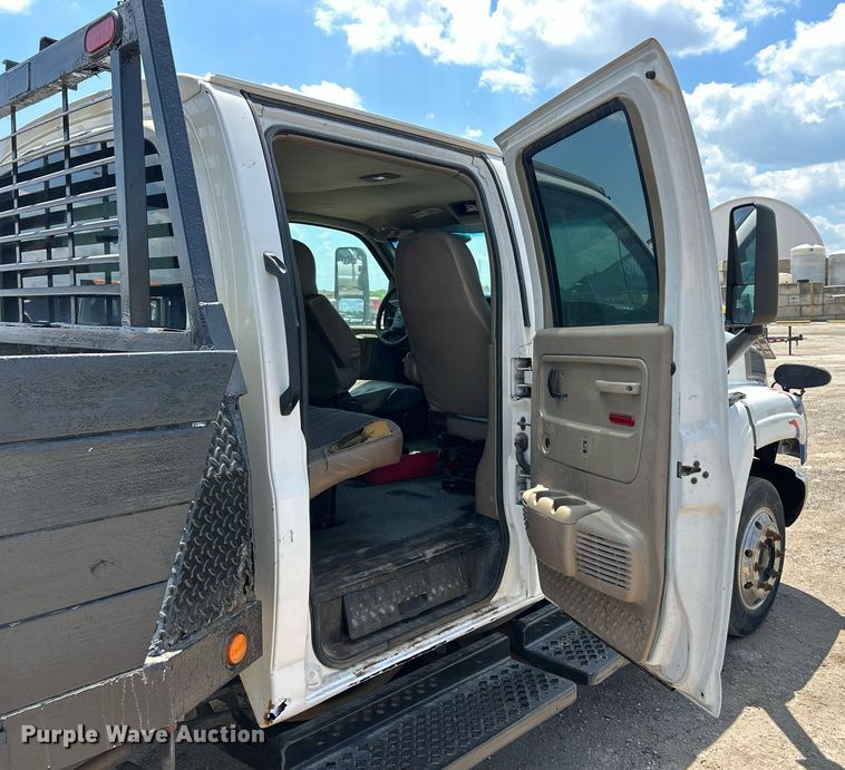 image for item EK8296 2006 Chevrolet C5500 Crew Cab flatbed truck