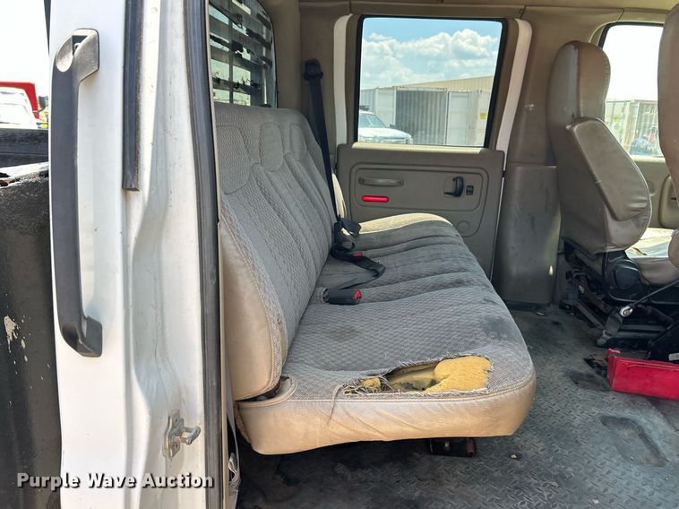 image for item EK8296 2006 Chevrolet C5500 Crew Cab flatbed truck