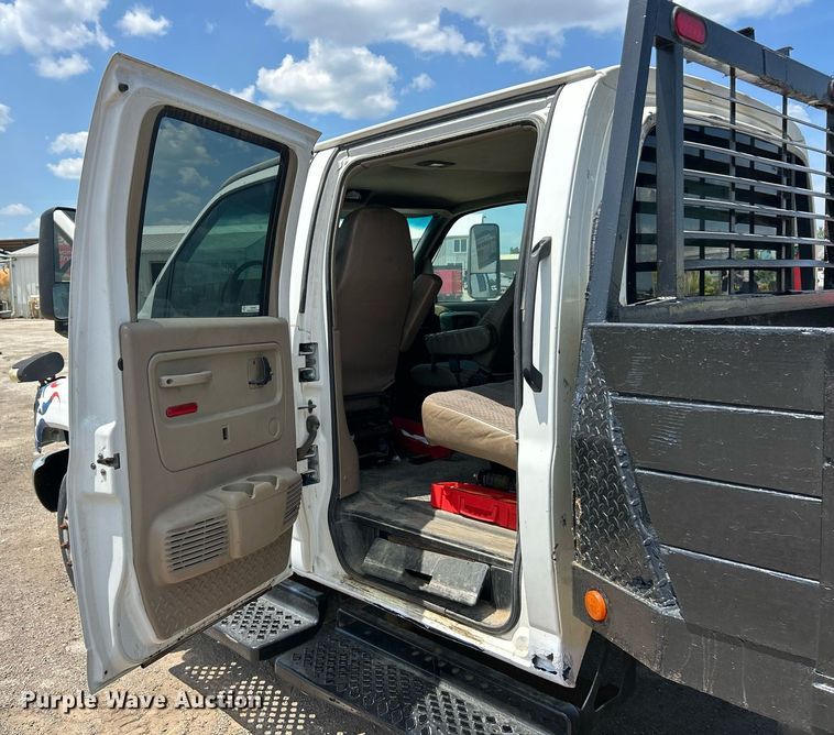 image for item EK8296 2006 Chevrolet C5500 Crew Cab flatbed truck