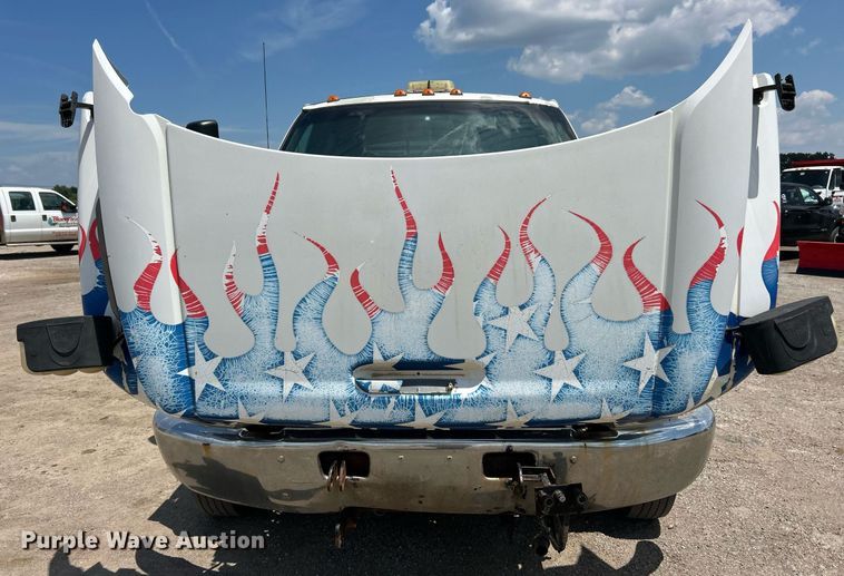 image for item EK8296 2006 Chevrolet C5500 Crew Cab flatbed truck