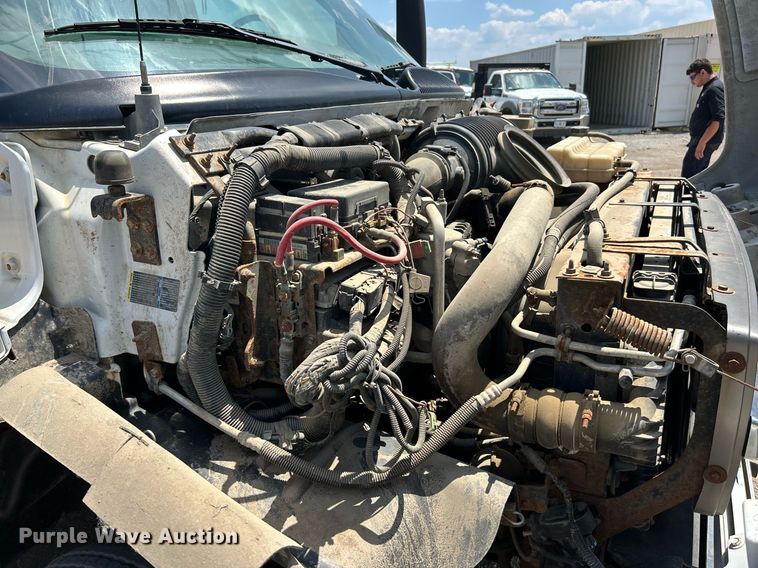 image for item EK8296 2006 Chevrolet C5500 Crew Cab flatbed truck