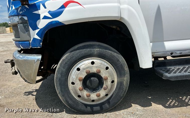 image for item EK8296 2006 Chevrolet C5500 Crew Cab flatbed truck