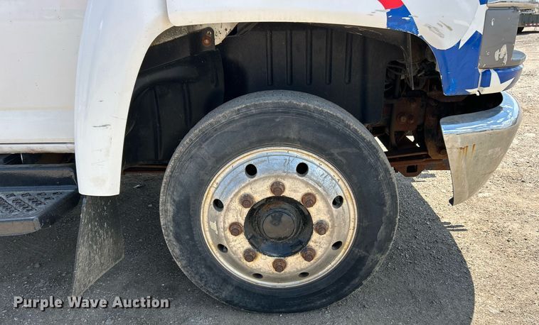 image for item EK8296 2006 Chevrolet C5500 Crew Cab flatbed truck