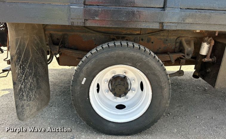 image for item EK8296 2006 Chevrolet C5500 Crew Cab flatbed truck