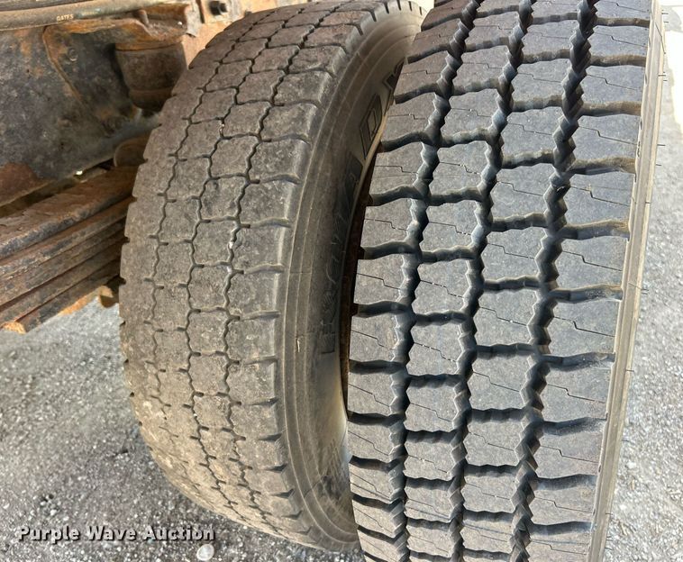 image for item EK8296 2006 Chevrolet C5500 Crew Cab flatbed truck