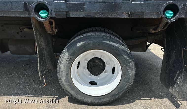 image for item EK8296 2006 Chevrolet C5500 Crew Cab flatbed truck