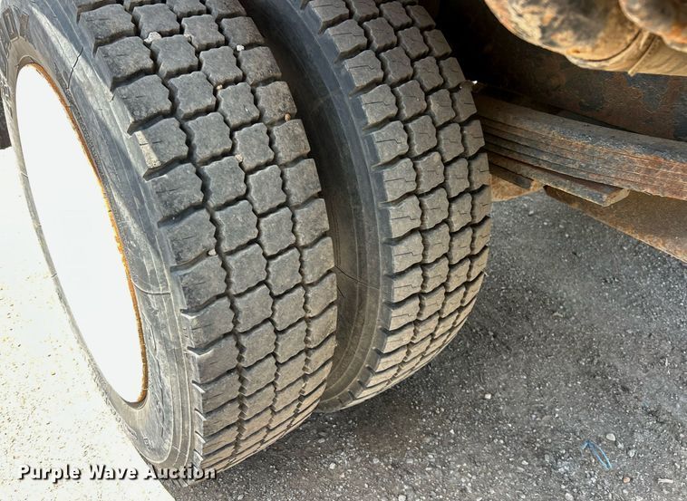 image for item EK8296 2006 Chevrolet C5500 Crew Cab flatbed truck