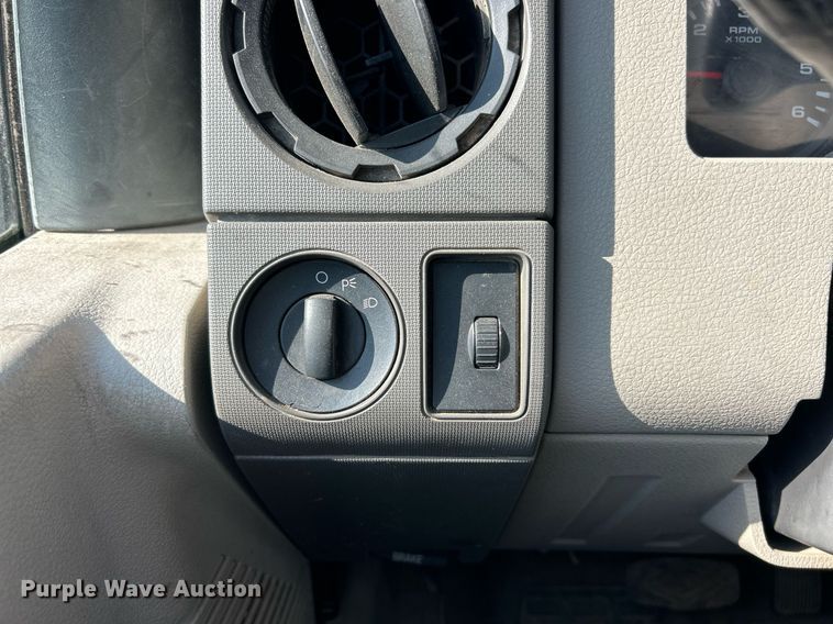 image for item EK8297 2009 Ford F350 Super Duty XL pickup truck