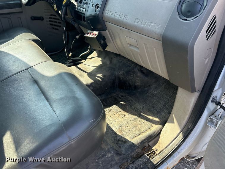 image for item EK8297 2009 Ford F350 Super Duty XL pickup truck