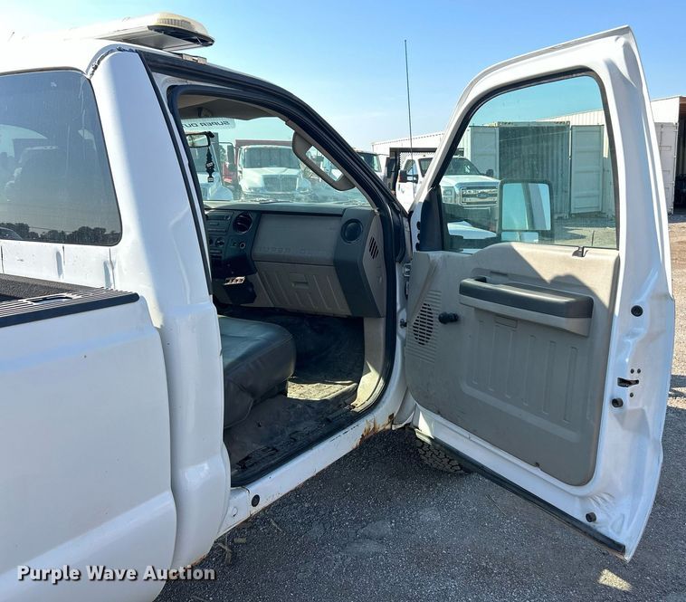 image for item EK8297 2009 Ford F350 Super Duty XL pickup truck