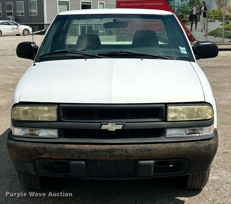 image for item EK8299 2002 Chevrolet S10 Ext. Cab pickup truck