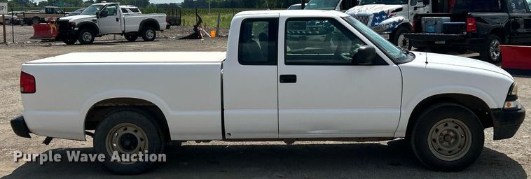 image for item EK8299 2002 Chevrolet S10 Ext. Cab pickup truck