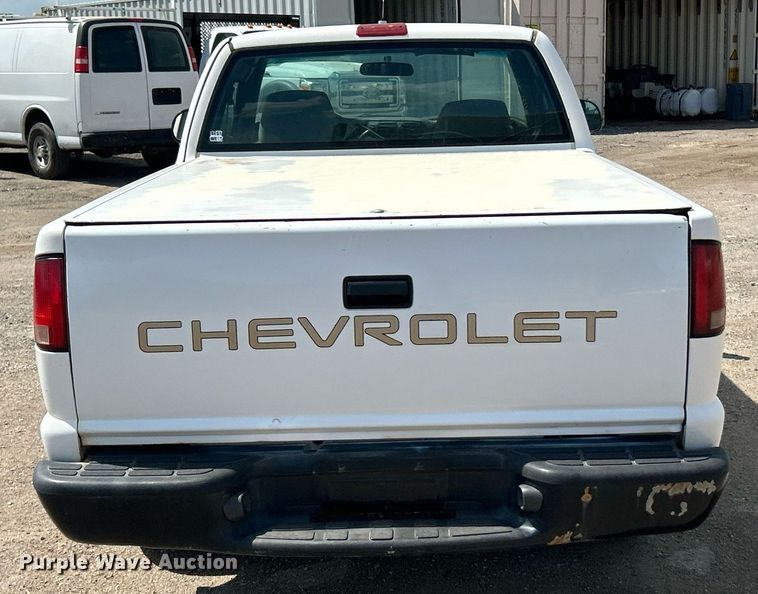 image for item EK8299 2002 Chevrolet S10 Ext. Cab pickup truck