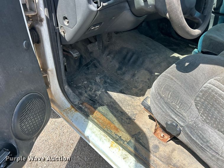 image for item EK8299 2002 Chevrolet S10 Ext. Cab pickup truck