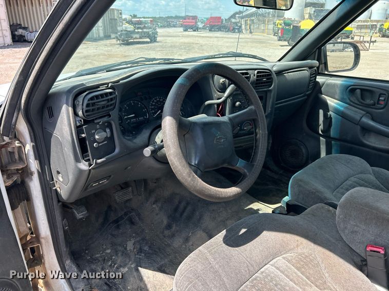 image for item EK8299 2002 Chevrolet S10 Ext. Cab pickup truck