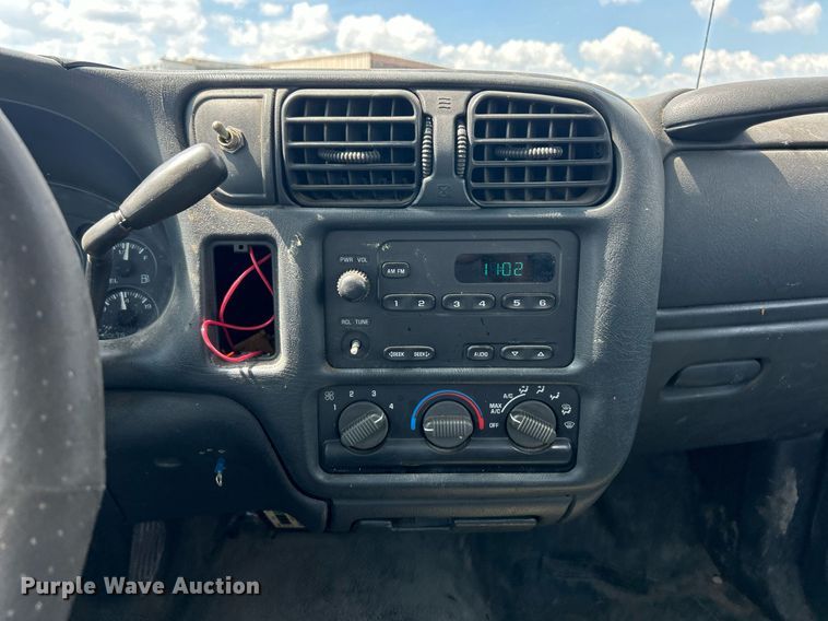 image for item EK8299 2002 Chevrolet S10 Ext. Cab pickup truck