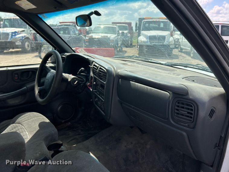 image for item EK8299 2002 Chevrolet S10 Ext. Cab pickup truck