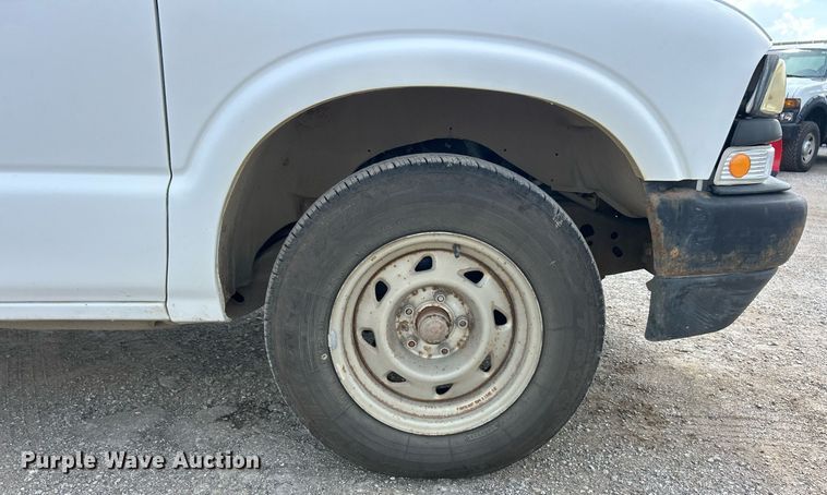 image for item EK8299 2002 Chevrolet S10 Ext. Cab pickup truck