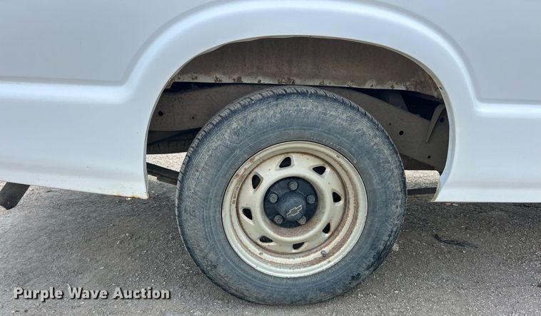 image for item EK8299 2002 Chevrolet S10 Ext. Cab pickup truck