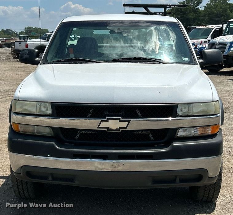 image for item EK8300 2002 Chevrolet Silverado 2500HD utility bed pickup truck