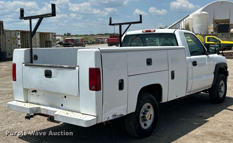 image for item EK8300 2002 Chevrolet Silverado 2500HD utility bed pickup truck