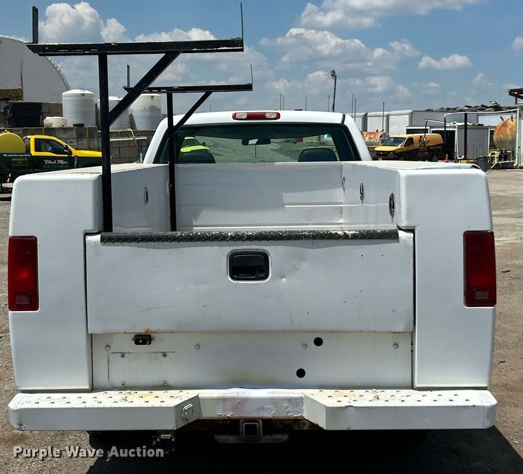 image for item EK8300 2002 Chevrolet Silverado 2500HD utility bed pickup truck
