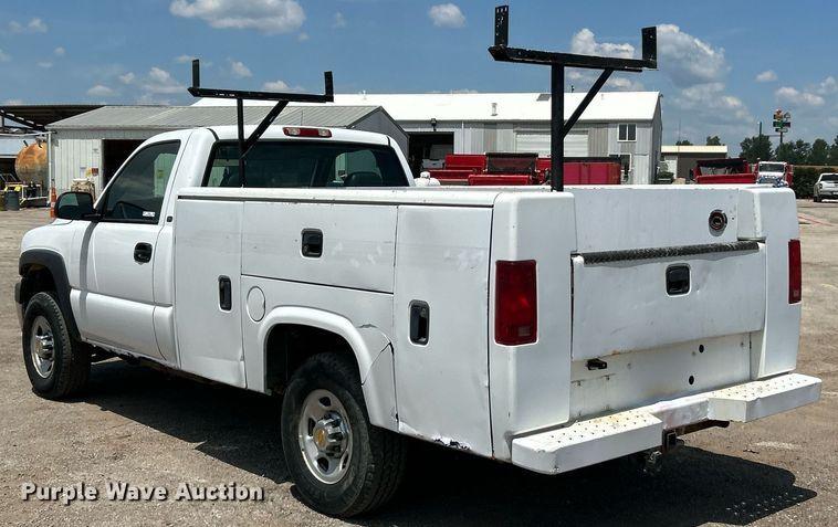 image for item EK8300 2002 Chevrolet Silverado 2500HD utility bed pickup truck