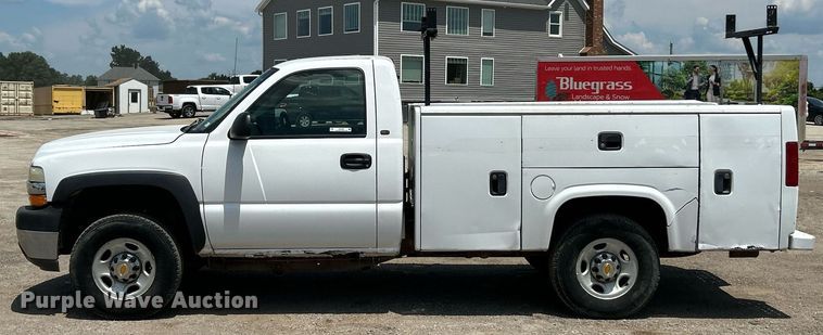 image for item EK8300 2002 Chevrolet Silverado 2500HD utility bed pickup truck