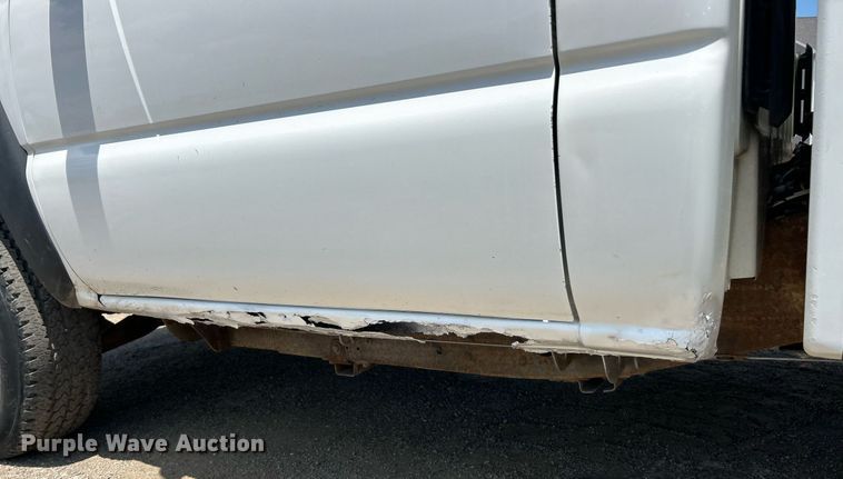 image for item EK8300 2002 Chevrolet Silverado 2500HD utility bed pickup truck